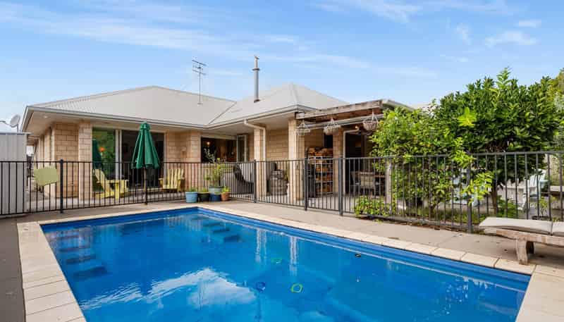 6 Horsley Grove, Pyes Pa