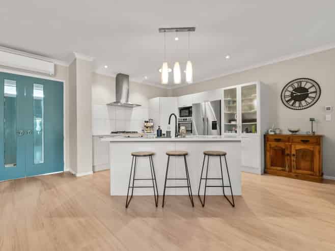 6 Horsley Grove, Pyes Pa