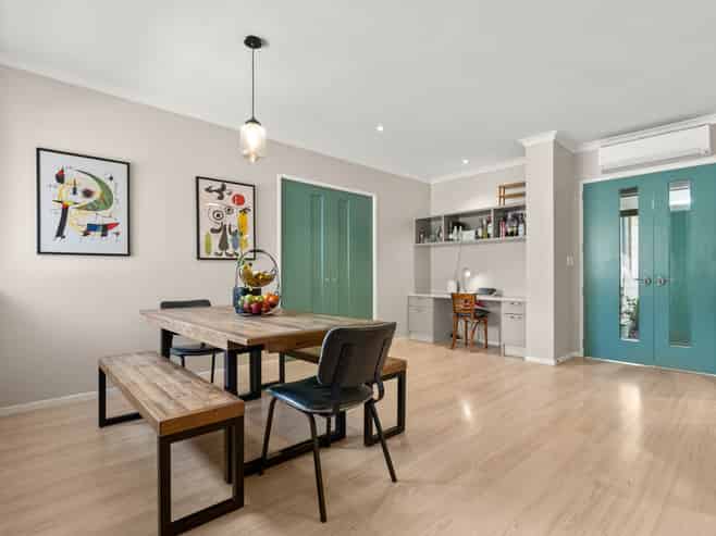 6 Horsley Grove, Pyes Pa