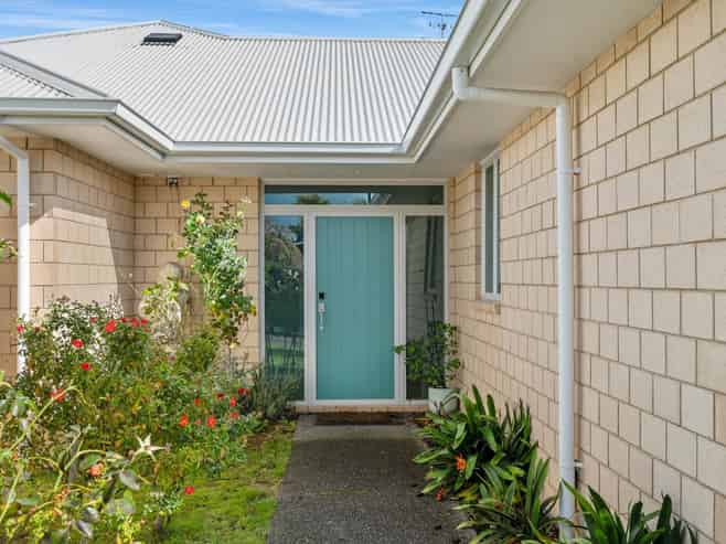 6 Horsley Grove, Pyes Pa