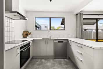 34 Konini Crescent, Pirimai