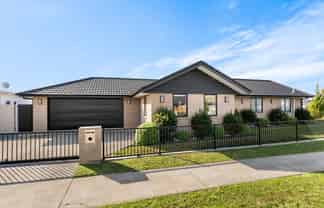 16 Spitfire Drive, Burleigh