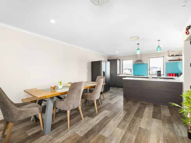 16 Spitfire Drive, Burleigh