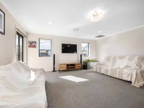 16 Spitfire Drive, Burleigh