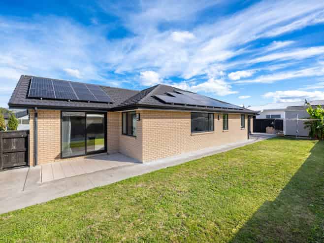 16 Spitfire Drive, Burleigh