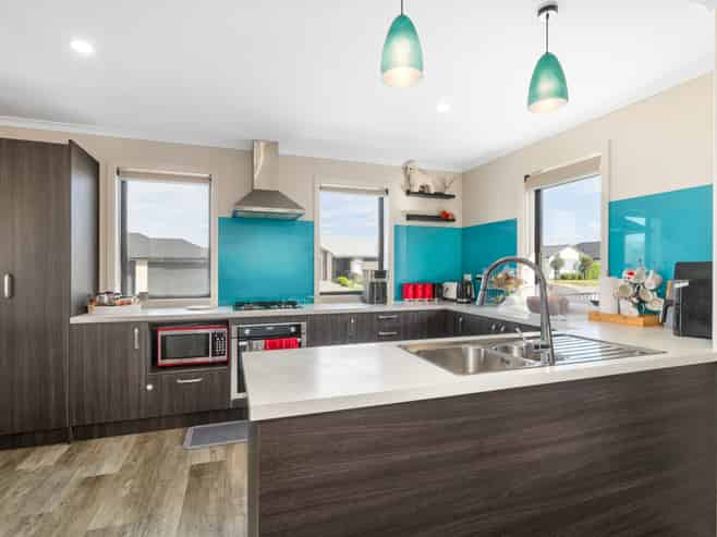 16 Spitfire Drive, Burleigh