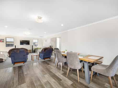 16 Spitfire Drive, Burleigh