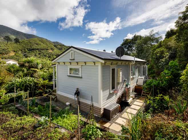 16 Angle Street, Picton