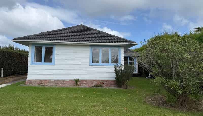 30 Amberley Avenue, Te Atatu South