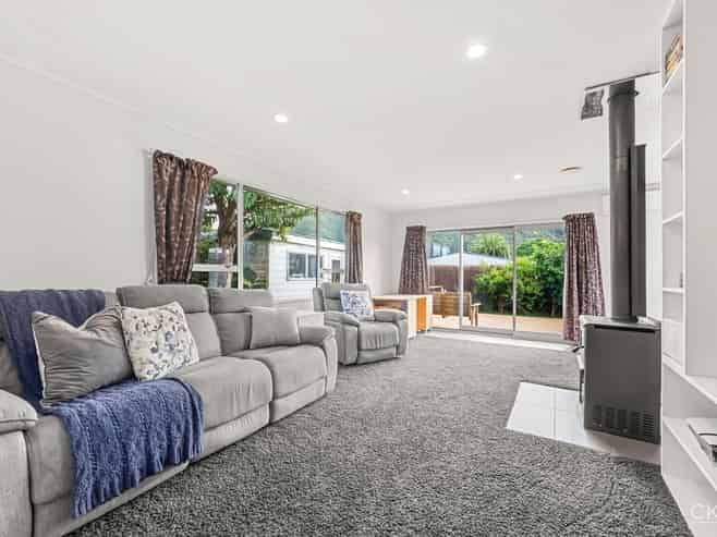 28 Omaha Grove, Totara Park