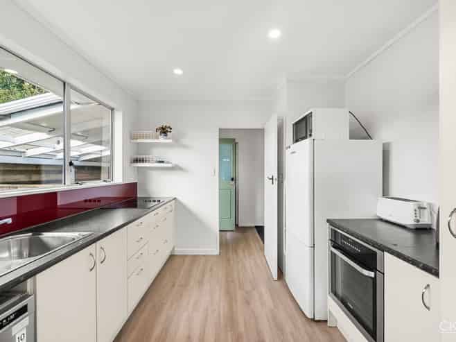 28 Omaha Grove, Totara Park