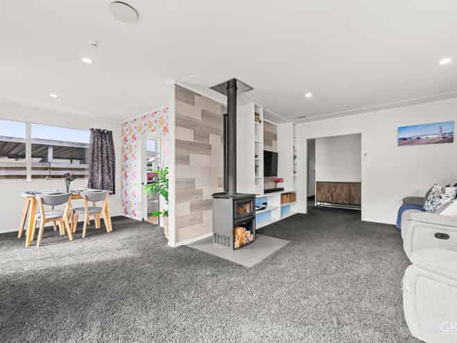 28 Omaha Grove, Totara Park