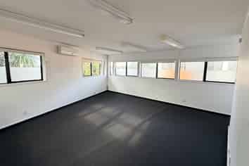 Flexible first floor offices – occupy one or both