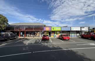 Flexible first floor offices – occupy one or both