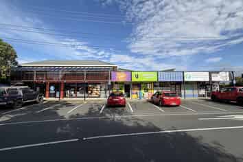 Flexible first floor offices – occupy one or both