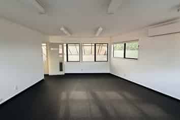 Flexible first floor offices – occupy one or both