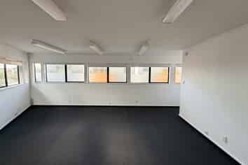 Flexible first floor offices – occupy one or both