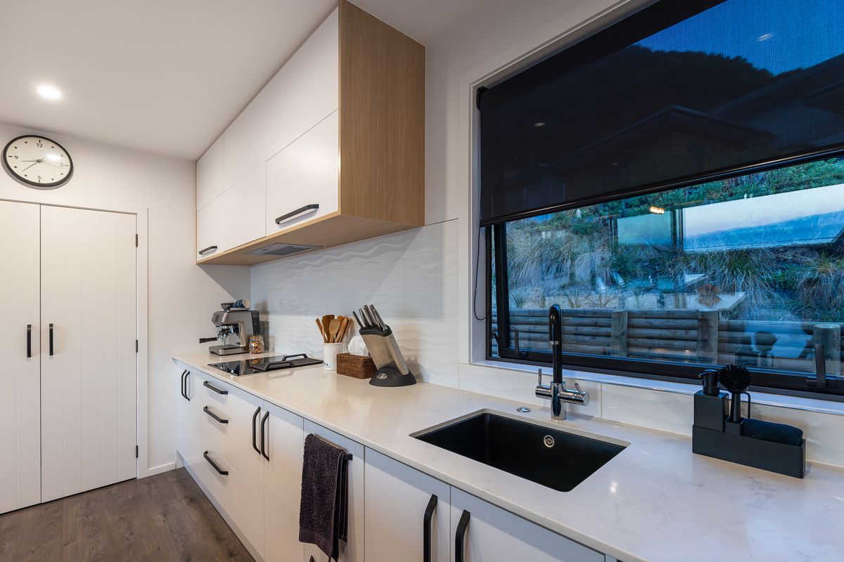 Motivated Vendors, Exceptional Home - Mehr