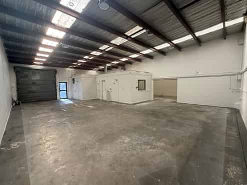 Accessible and Vacant Middleton Workshop