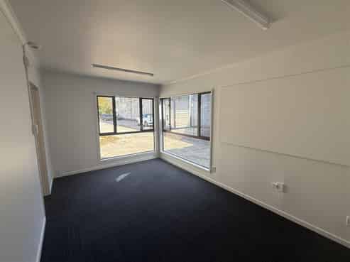 Accessible and Vacant Middleton Workshop