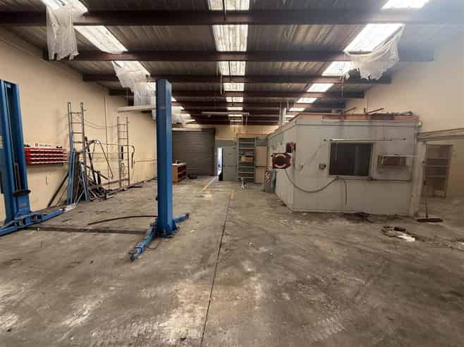 Accessible and Vacant Middleton Workshop