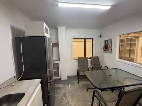 Accessible and Vacant Middleton Workshop