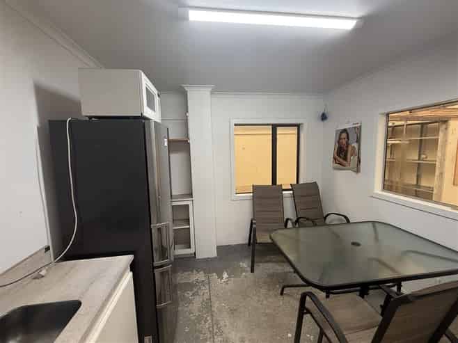 Accessible and Vacant Middleton Workshop