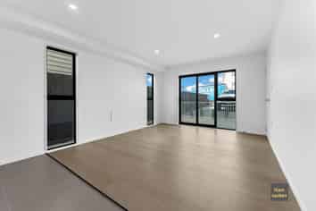 9,11,13 Awhi Way, Karaka