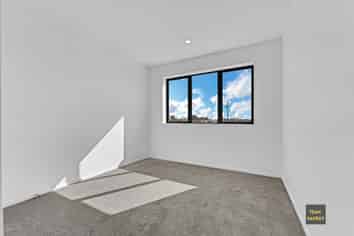 9,11,13 Awhi Way, Karaka