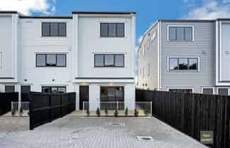 9,11,13 Awhi Way, Karaka