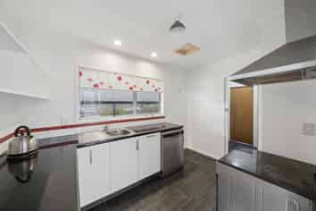 120 Kahu Road, Paremata