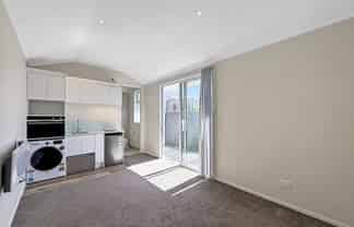 81A Endeavour Street, Lyall Bay