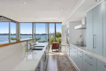 5a Sixth Avenue , Avenues