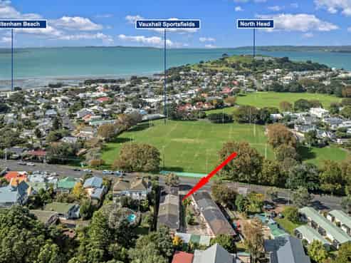 2/45 Vauxhall Road, Devonport