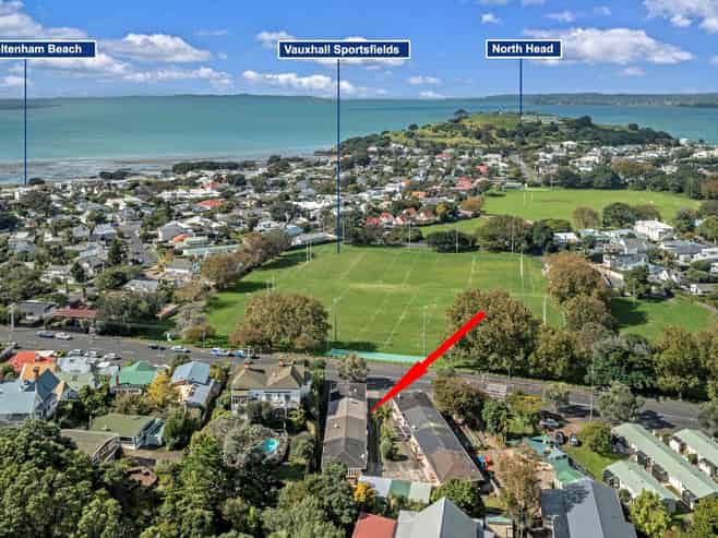 2/45 Vauxhall Road, Devonport