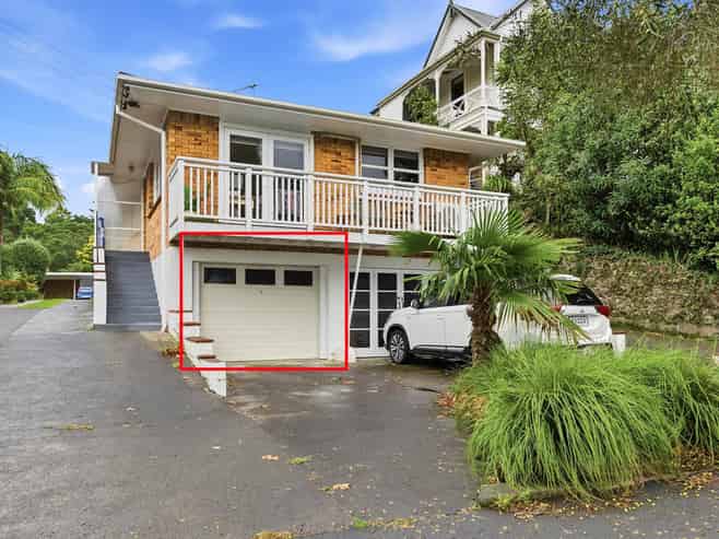 2/45 Vauxhall Road, Devonport