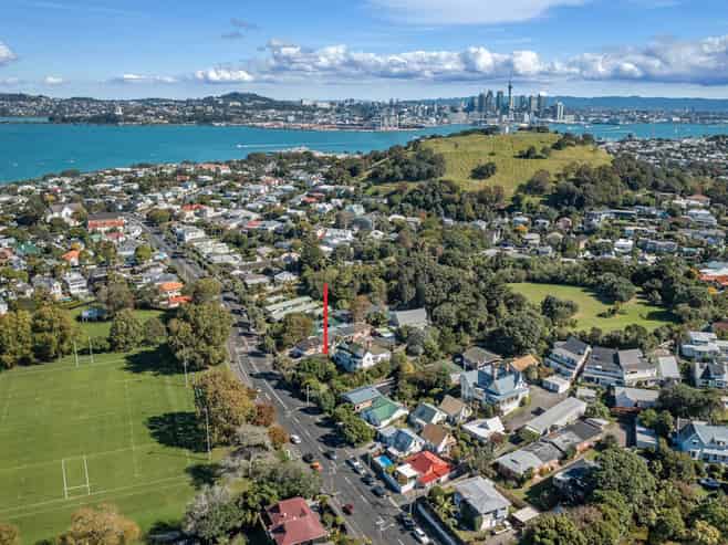 2/45 Vauxhall Road, Devonport