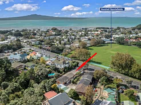 2/45 Vauxhall Road, Devonport