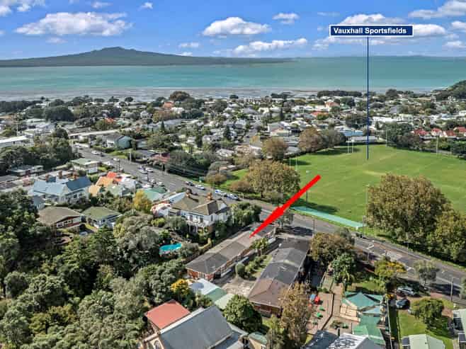 2/45 Vauxhall Road, Devonport