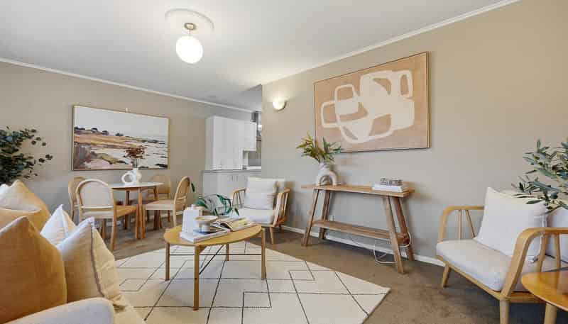 2/45 Vauxhall Road, Devonport