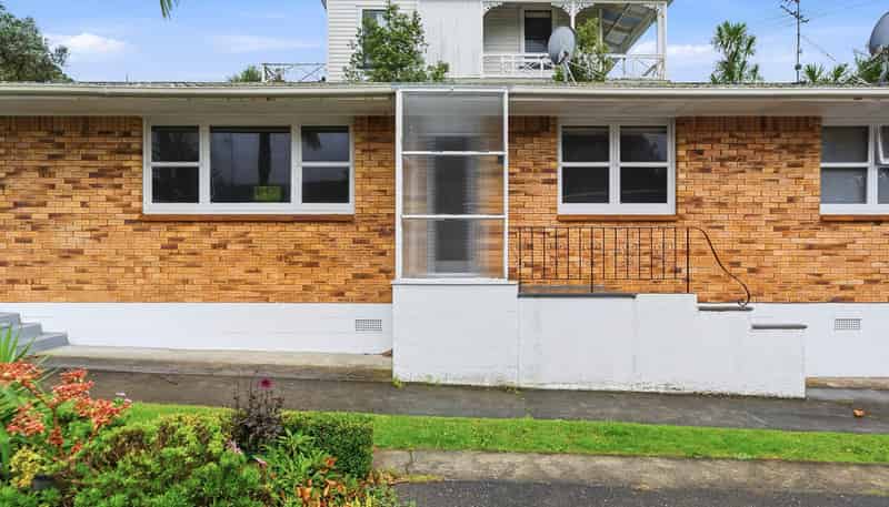 2/45 Vauxhall Road, Devonport