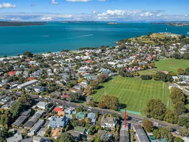 2/45 Vauxhall Road, Devonport