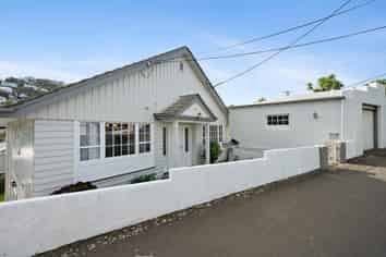 84 Waipapa Road, Hataitai