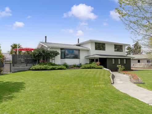 15-17 Malcolm Street, Martinborough