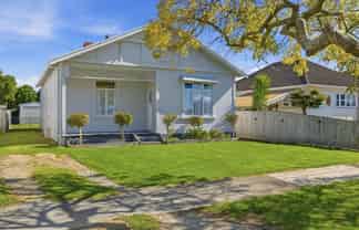 8 White Street, Whanganui East