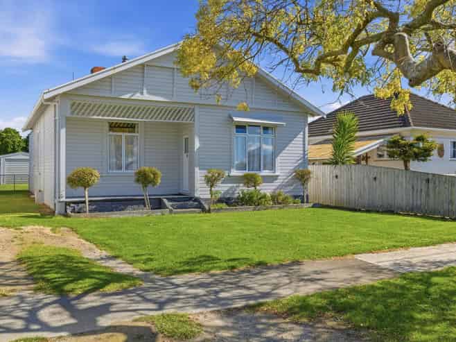 8 White Street, Whanganui East