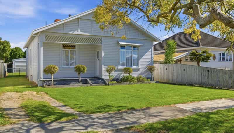 8 White Street, Whanganui East