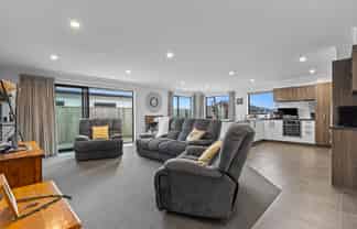 28 Catalina Crescent, Burleigh