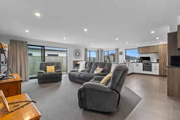 28 Catalina Crescent, Burleigh