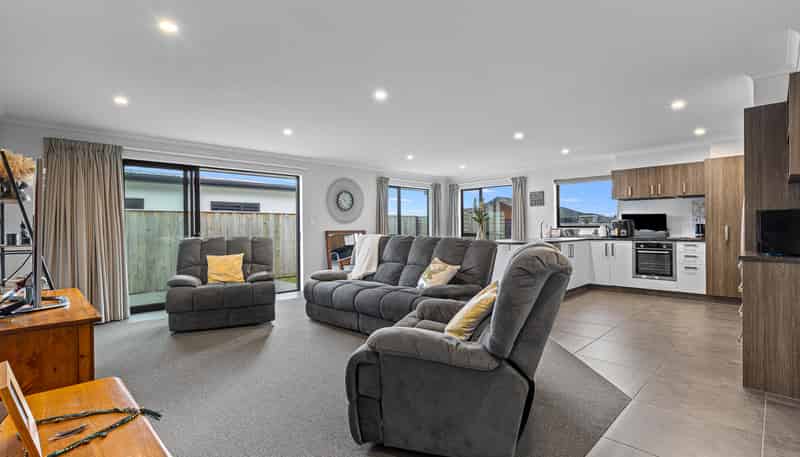 28 Catalina Crescent, Burleigh
